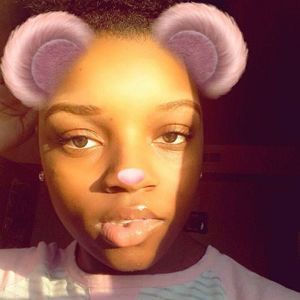 Meet your Posher, Denasia